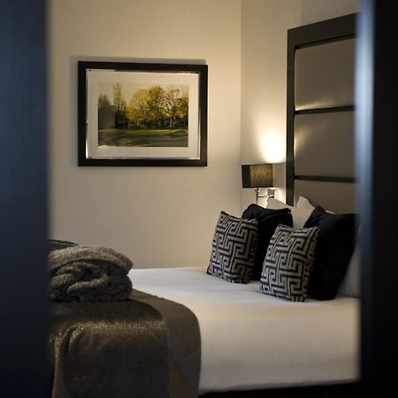 The Lodge At Kingswood Epsom Zimmer foto